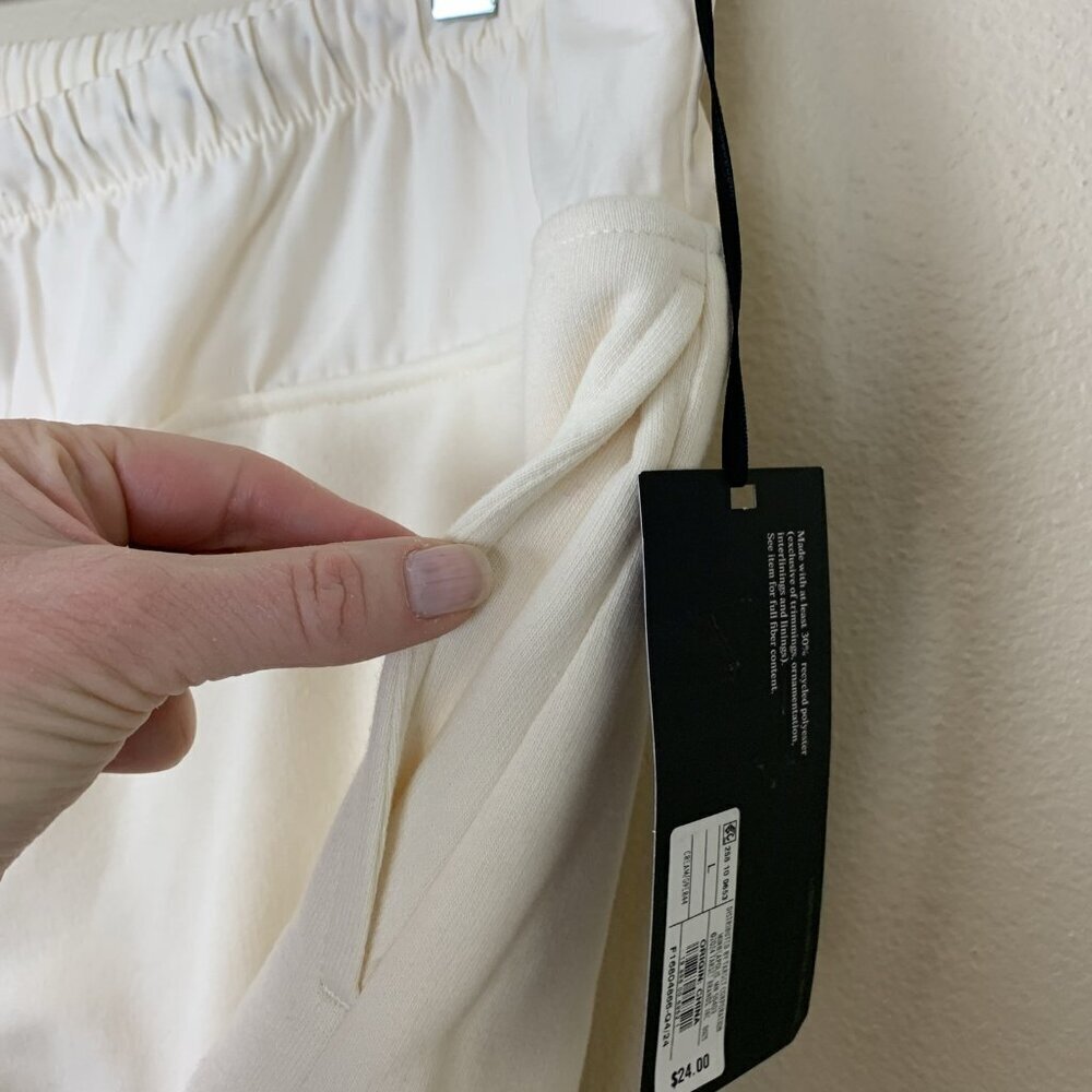 Future Collective Womens Shorts NEW L Off White Cream Pull On‎ Knit - Picture 3 of 16